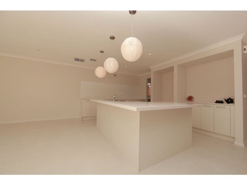 10 Jellis Avenue, South Morang VIC 3752
