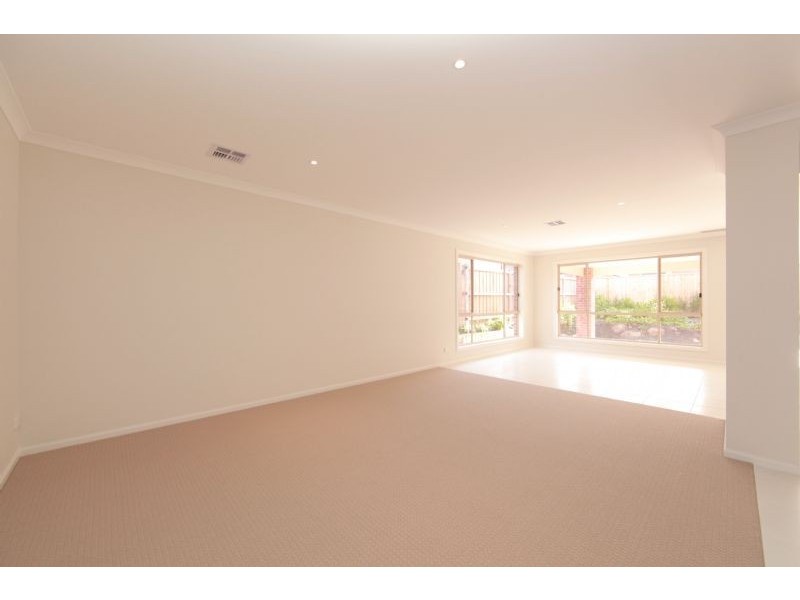 10 Jellis Avenue, South Morang VIC 3752