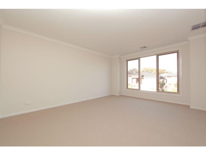 10 Jellis Avenue, South Morang VIC 3752