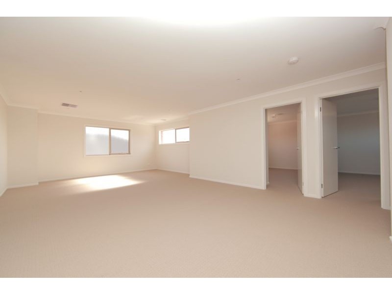 10 Jellis Avenue, South Morang VIC 3752