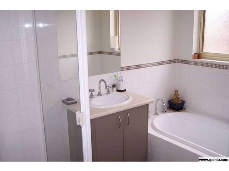 19 Hummingbird Place, South Morang VIC 3752