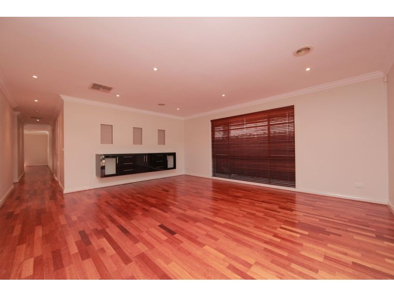6 Lazar Grove, South Morang VIC 3752