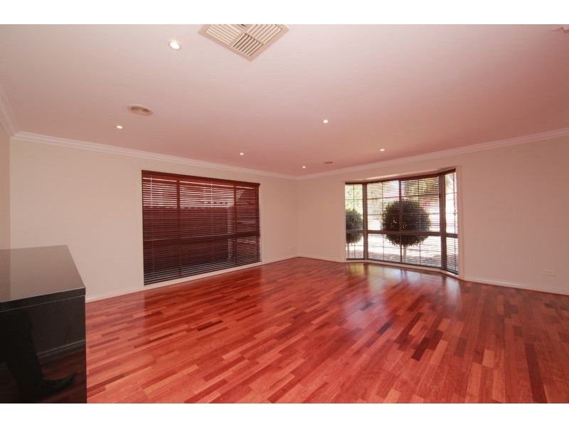 6 Lazar Grove, South Morang VIC 3752