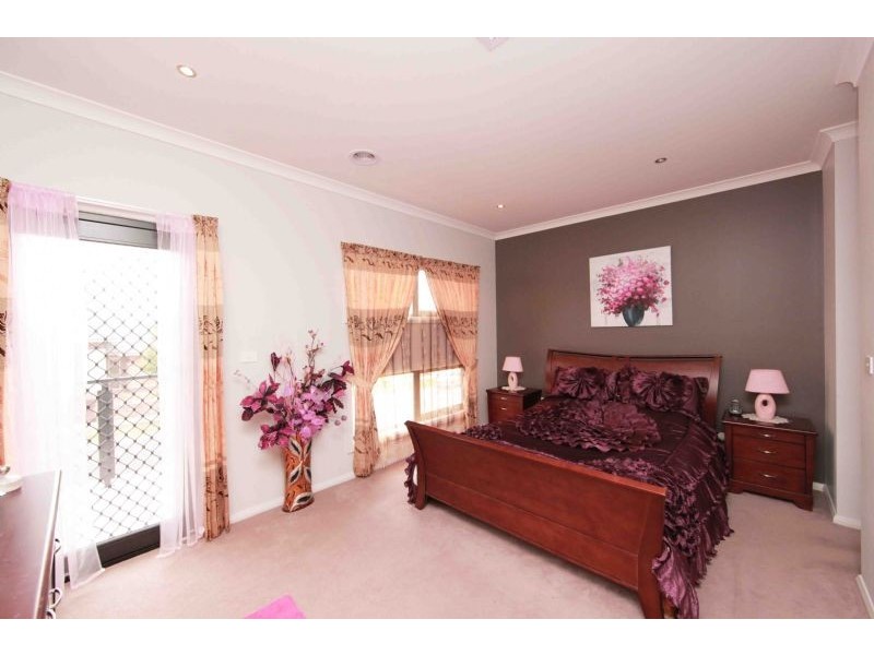 40 Le Page Run, South Morang VIC 3752