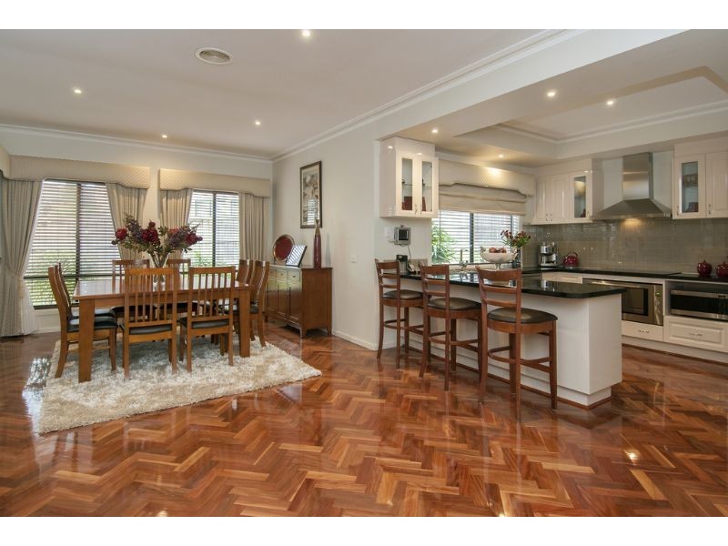 10 Berkley Rise, South Morang VIC 3752