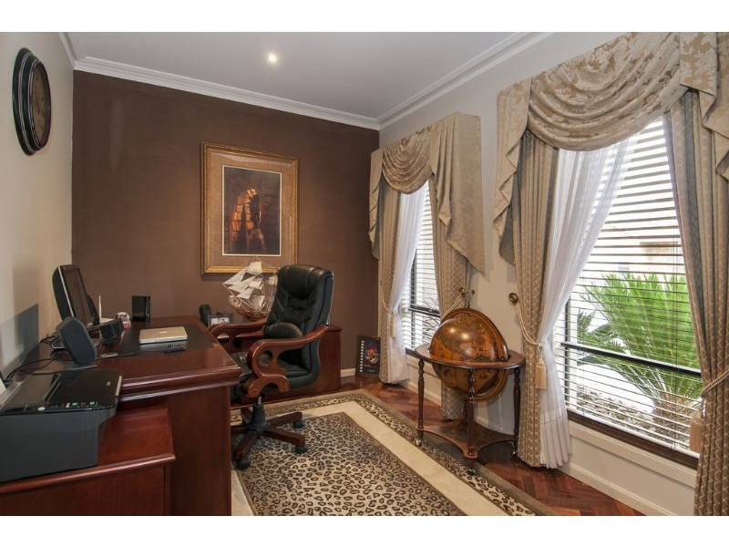 10 Berkley Rise, South Morang VIC 3752