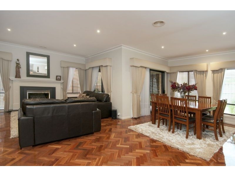 10 Berkley Rise, South Morang VIC 3752