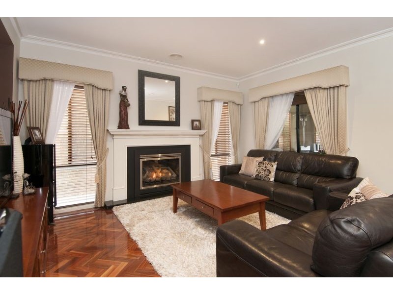 10 Berkley Rise, South Morang VIC 3752