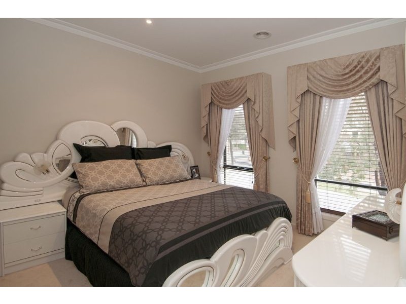 10 Berkley Rise, South Morang VIC 3752