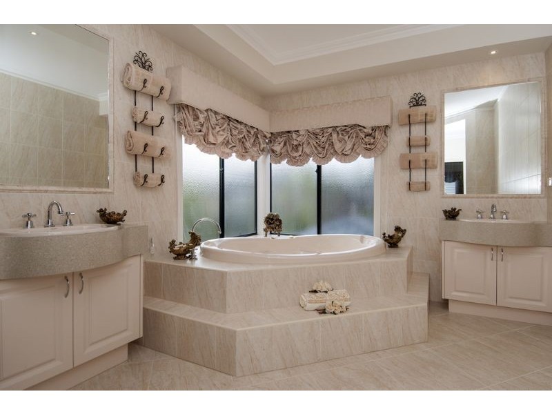 10 Berkley Rise, South Morang VIC 3752