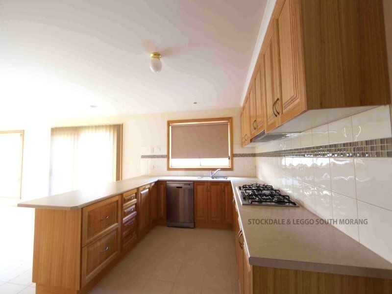 28 Jindabyne Avenue, South Morang VIC 3752
