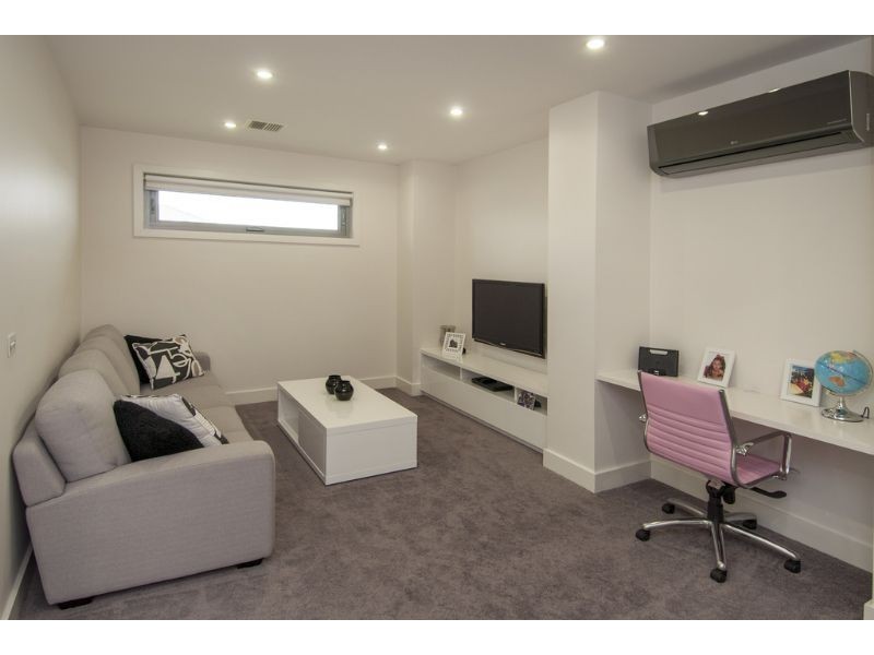 16 Baltic Grove, Epping VIC 3076