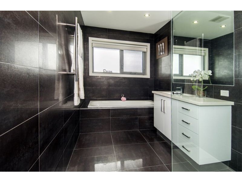 16 Baltic Grove, Epping VIC 3076