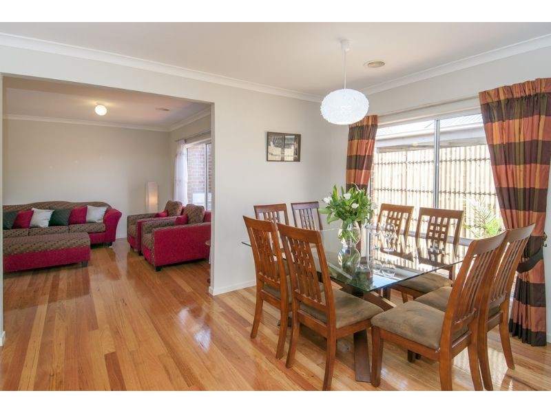 17 Songbird Crescent, South Morang VIC 3752