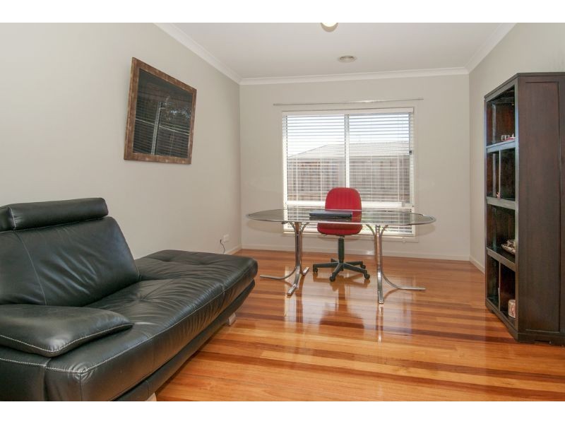 17 Songbird Crescent, South Morang VIC 3752