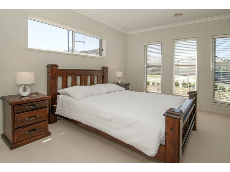 17 Songbird Crescent, South Morang VIC 3752