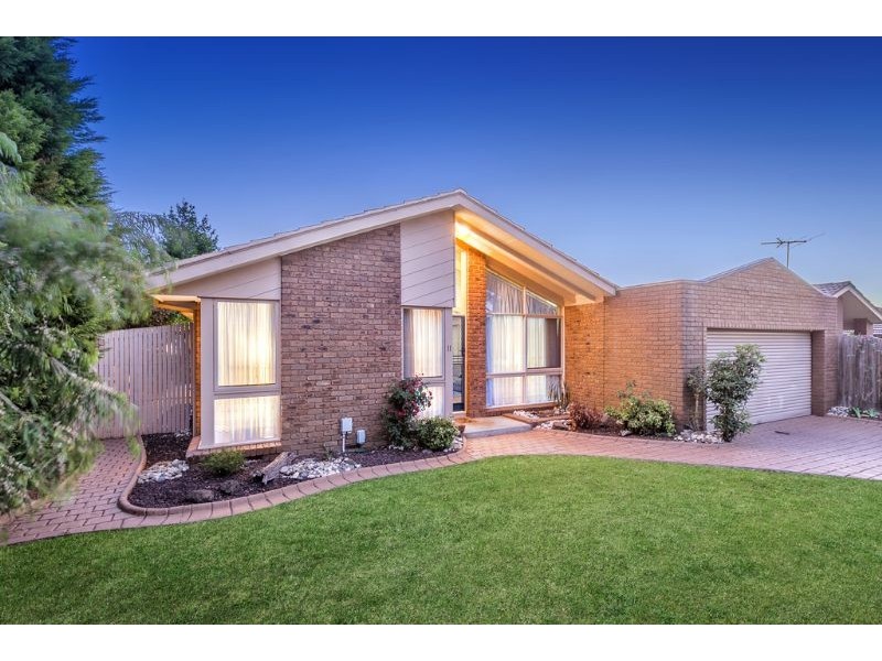 11 Mayfield Drive, Mill Park VIC 3082