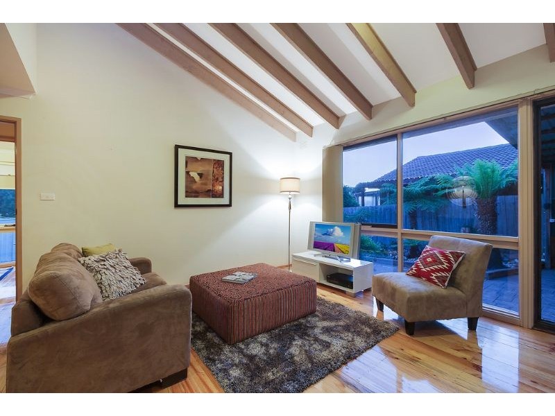 11 Mayfield Drive, Mill Park VIC 3082