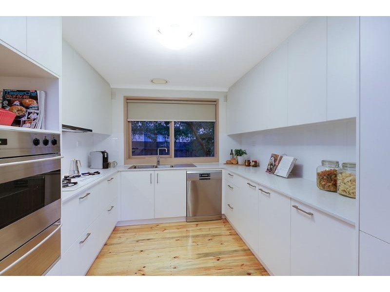 11 Mayfield Drive, Mill Park VIC 3082