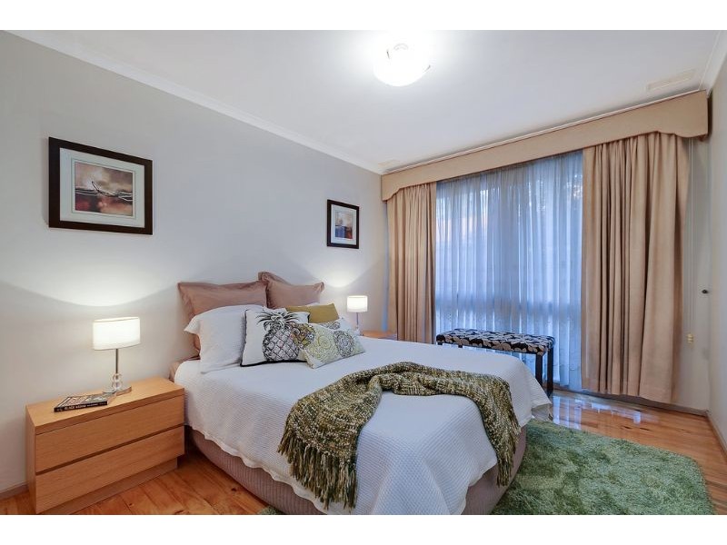 11 Mayfield Drive, Mill Park VIC 3082