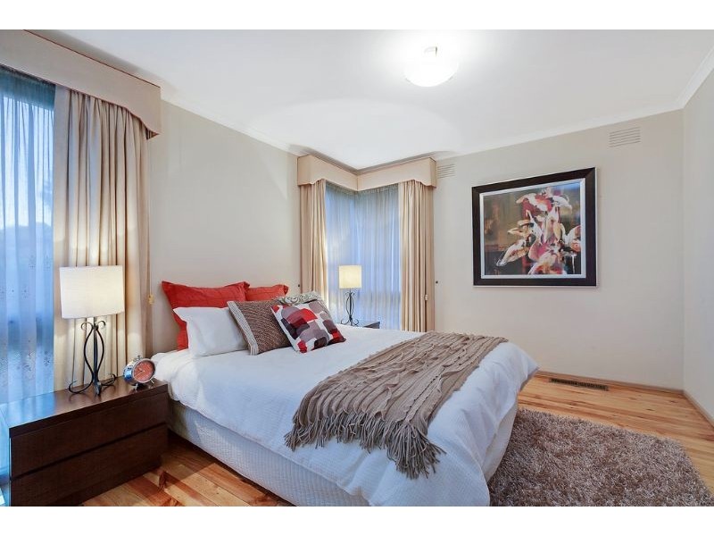 11 Mayfield Drive, Mill Park VIC 3082