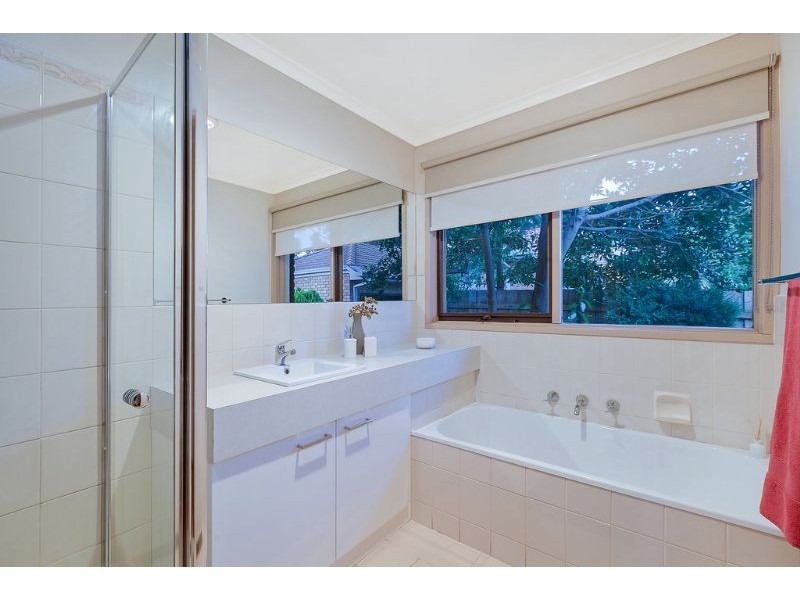 11 Mayfield Drive, Mill Park VIC 3082