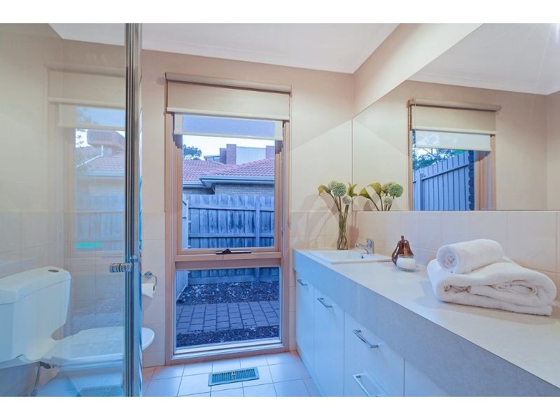 11 Mayfield Drive, Mill Park VIC 3082