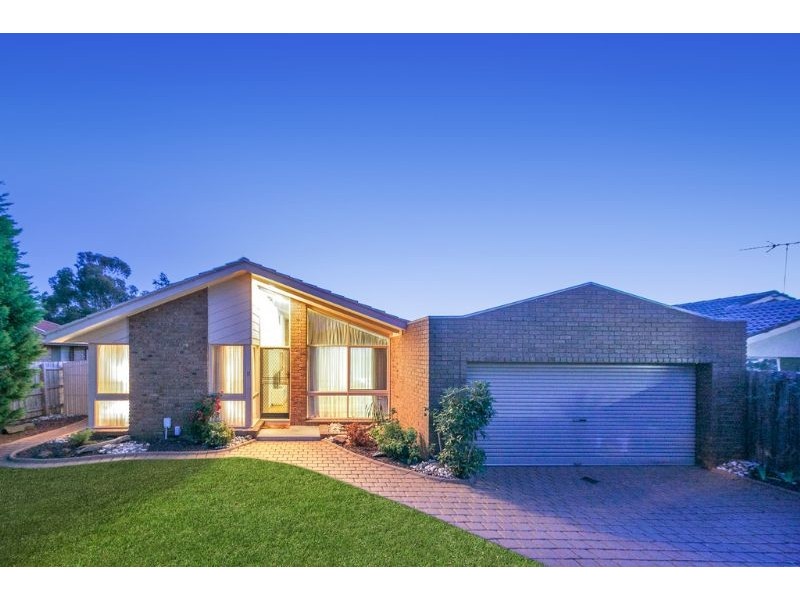 11 Mayfield Drive, Mill Park VIC 3082