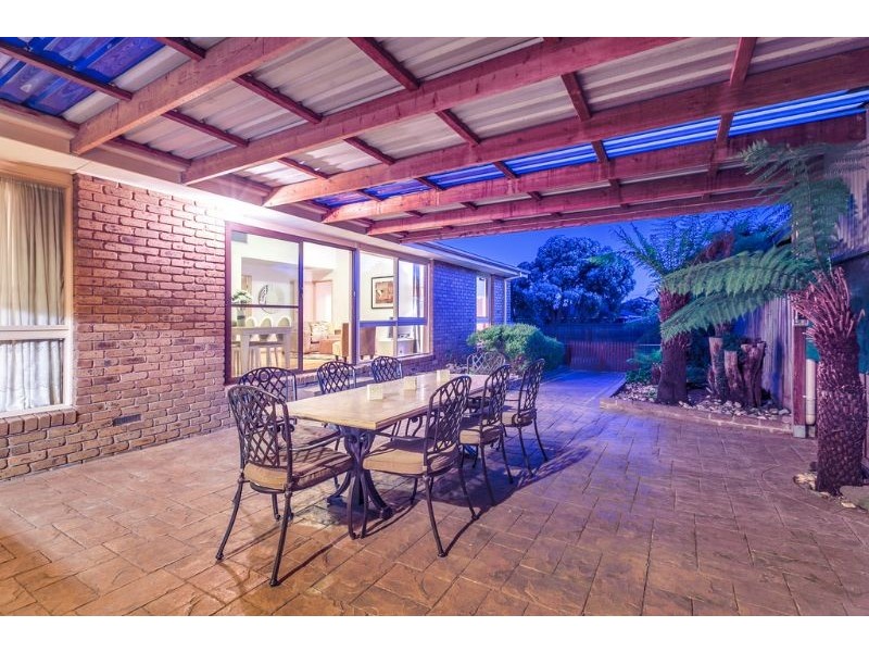 11 Mayfield Drive, Mill Park VIC 3082