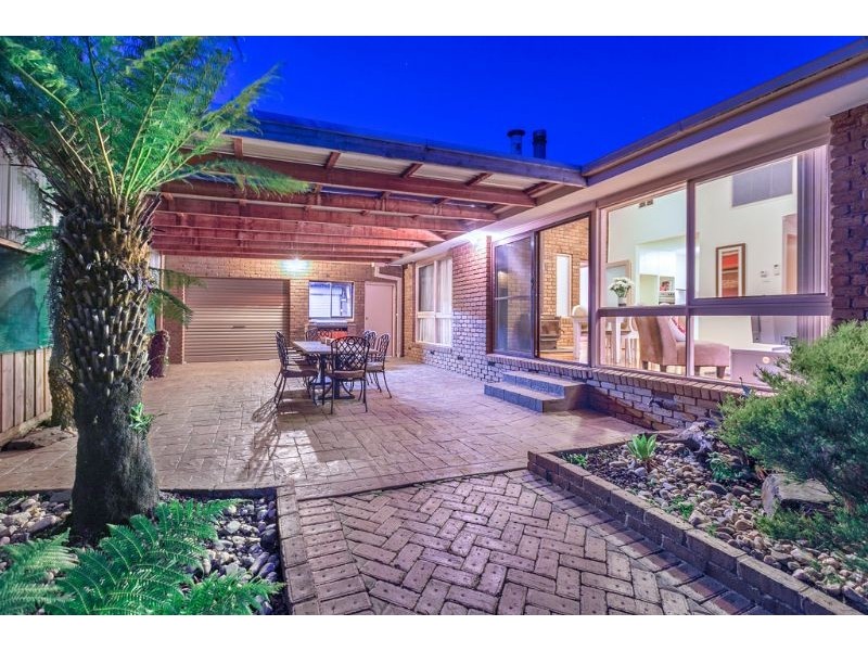 11 Mayfield Drive, Mill Park VIC 3082