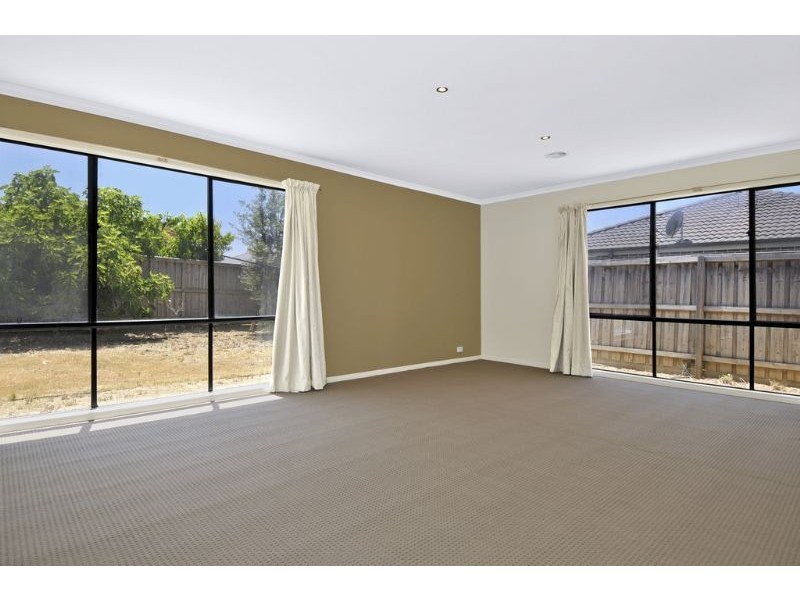 9 Stonecrop Crescent, South Morang VIC 3752