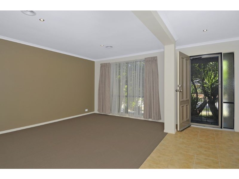 9 Stonecrop Crescent, South Morang VIC 3752