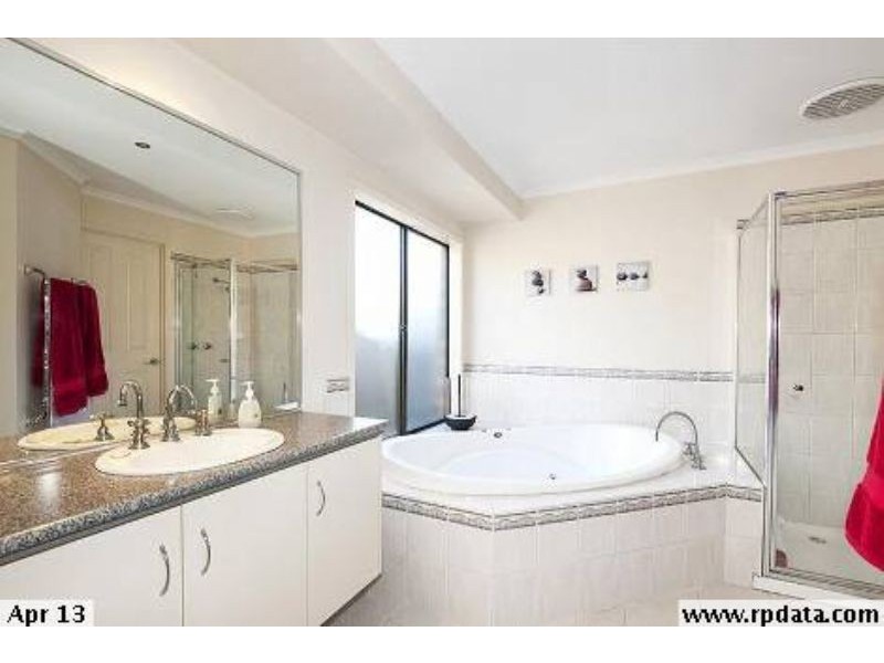 9 Stonecrop Crescent, South Morang VIC 3752