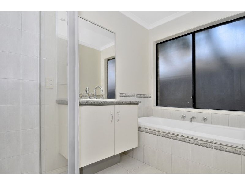 9 Stonecrop Crescent, South Morang VIC 3752