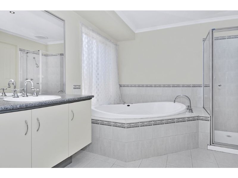 9 Stonecrop Crescent, South Morang VIC 3752