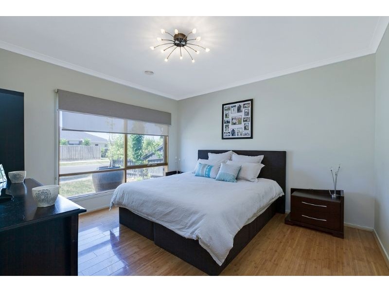 8 Jondarvan Drive, Mernda VIC 3754