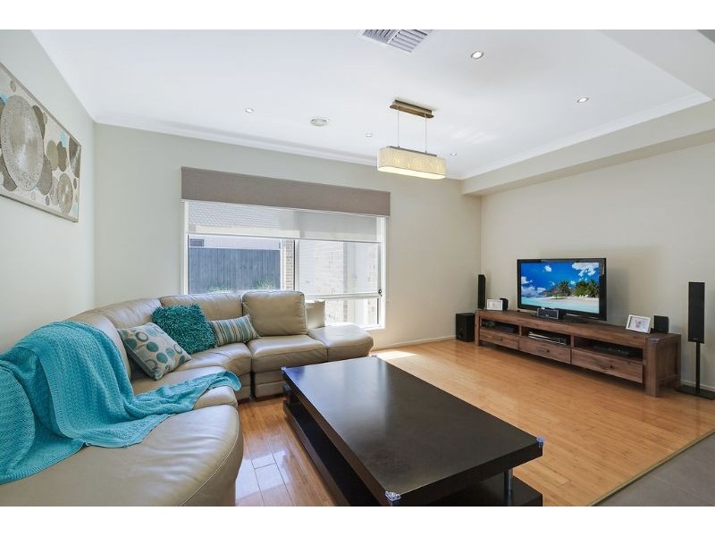 8 Jondarvan Drive, Mernda VIC 3754