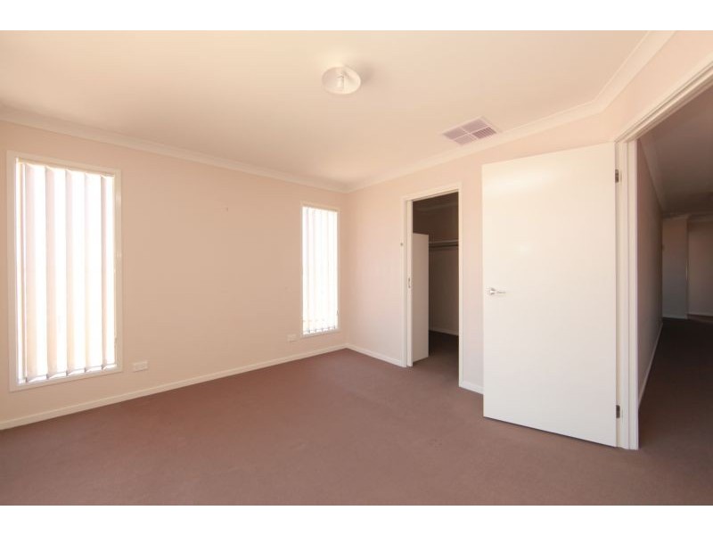 34 Greenside Way, Mernda VIC 3754