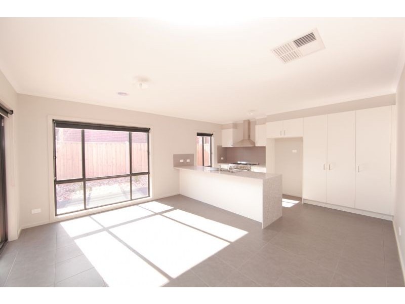 4 Raintree Street, South Morang VIC 3752