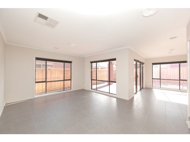 4 Raintree Street, South Morang VIC 3752