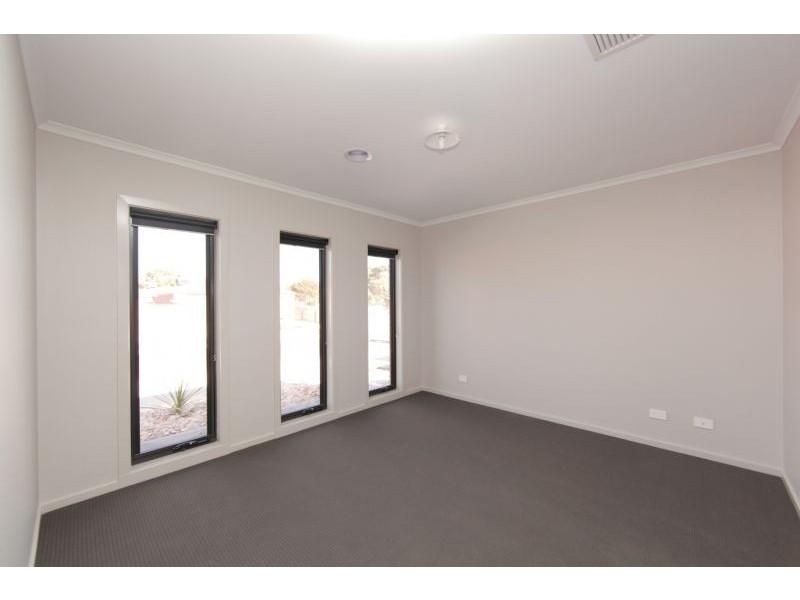 4 Raintree Street, South Morang VIC 3752