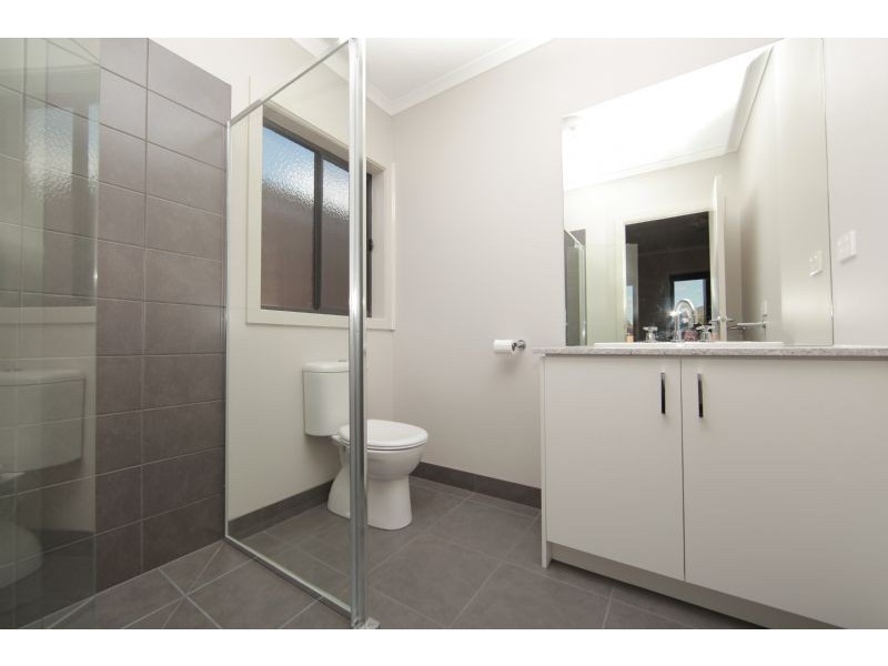 4 Raintree Street, South Morang VIC 3752