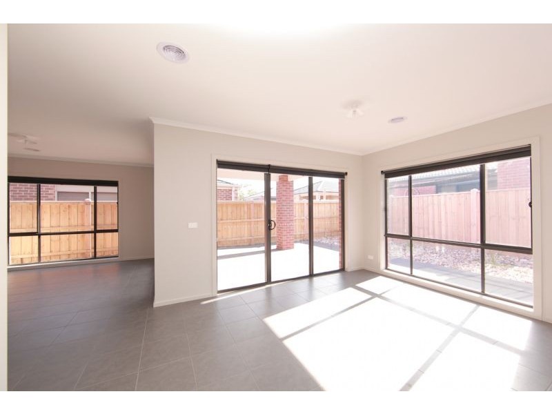 4 Raintree Street, South Morang VIC 3752