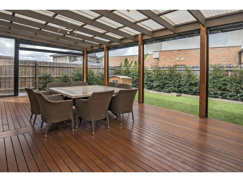274 The Lakes Blvd, South Morang VIC 3752