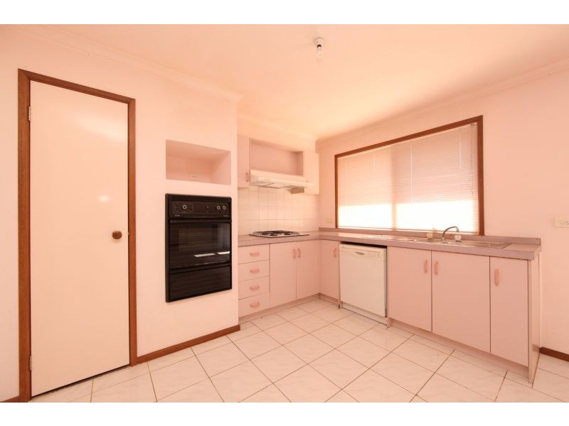 16 Langvale Court, Mill Park VIC 3082