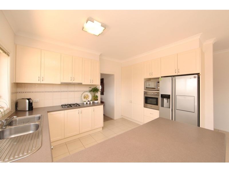 16 Rialton Rise, South Morang VIC 3752