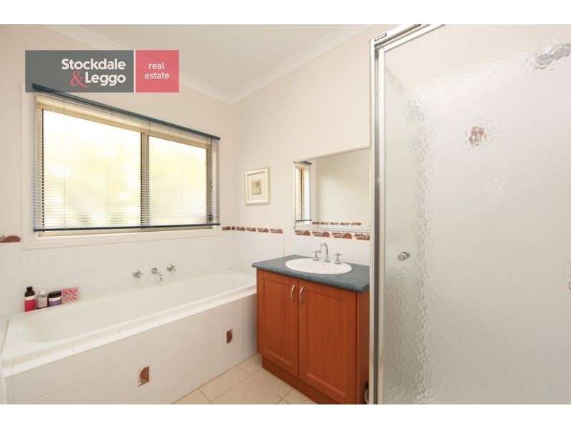 16 Rialton Rise, South Morang VIC 3752