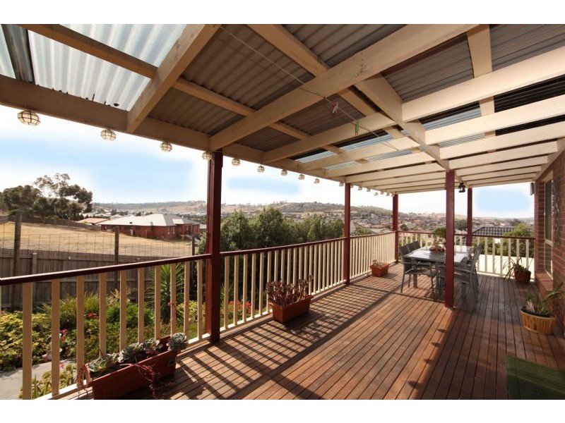 16 Rialton Rise, South Morang VIC 3752