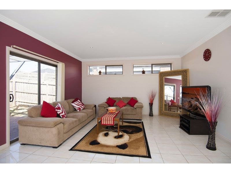 27 Cobb Street, South Morang VIC 3752