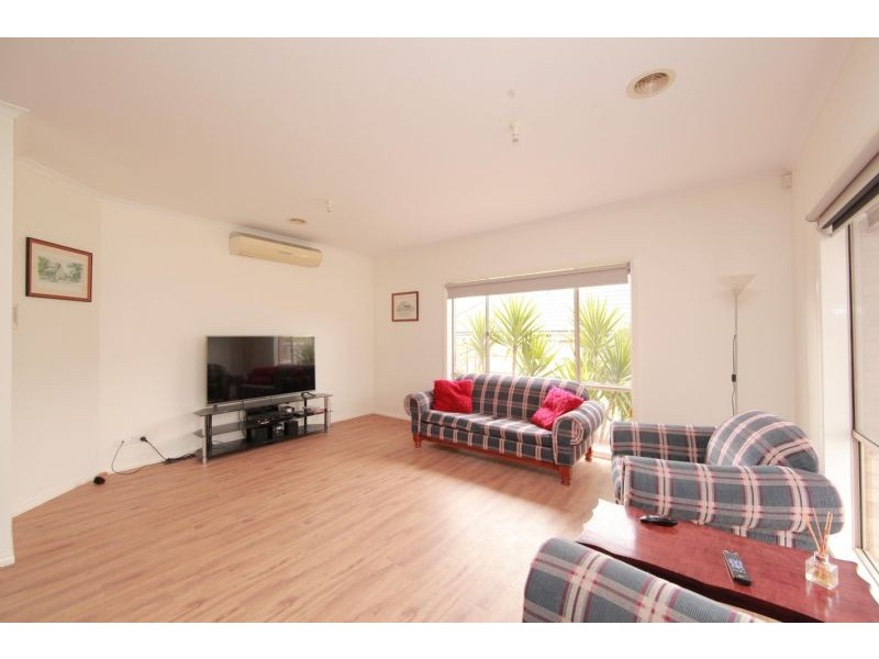 22 Poppy Dr, South Morang VIC 3752